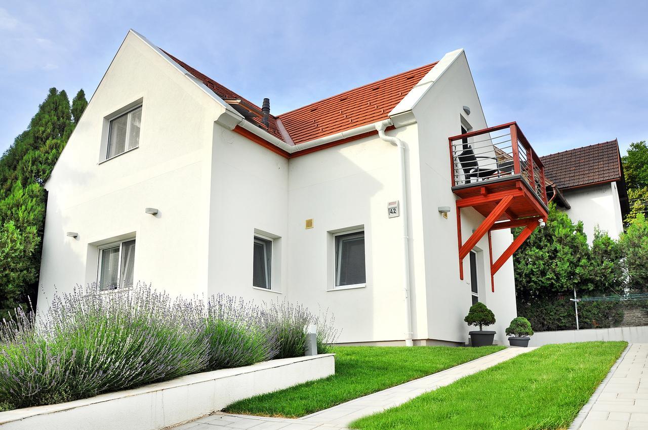 Shambala Apartman Тихань Екстер'єр фото